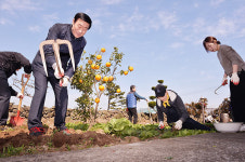 신관홍 제주도의회 의장, 어르신 요양시설 봉사활동