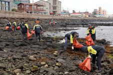 제주도소방안전본부, 의용소방대 연합회와 해안 정화활동