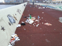 밤새 난장판 탑동 테마거리...아침 산책 시민들 헉!