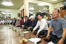 원희룡 지사 표선면 투어...가시리 유채꽃축제, 행정 주최로 개최