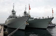 美 기뢰제거함 치프함, 주민반발 속 제주해군기지 입항