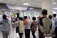 추석연휴 귀성객 행렬 시작...우리 손주, 어서 와라