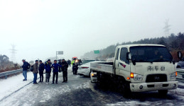 제주, 평화로 눈길에 차량 15대 잇따라 추돌