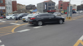 도로개선 탑동로 사거리 기형화...운전자 역주행 아찔