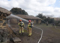 표선119센터, 성읍마을 퐁낭집 화재 대비 훈련 실시