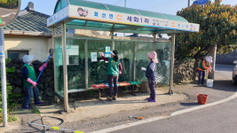 세화1리부녀회, 버스승차대 환경 정비 실시