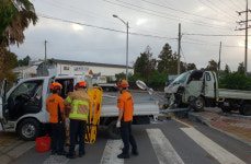 서귀포시 일주도로서 트럭끼리 충돌...5명 부상