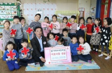 딸기아트어린이집, 수박반 원아 성금 20만원 적십자사 기탁