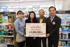 올리브영제주연동점 임직원, 이웃사랑 성금 500만원 기탁