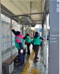 화북동새마을지도자협의회, 새마을부녀회 설맞이 버스 승차대 환경정비 실시