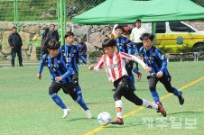 [백호기 축구대회] 제주서초, 제주동초 3-0 꺾고 우승