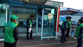 새마을지도자 애월읍협의회, 버스승차대 방역 실시
