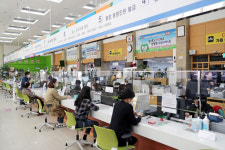 제주시 종합민원실 민원창구에 투명가림막 설치 