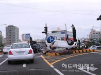 제주 서문로서 렌터카 전복사고...관광객 2명 부상