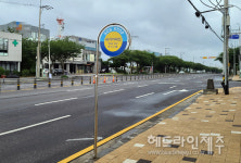 오해받는 교통행정...왜 갑자기 버스정류소 철거하고 팻말만?