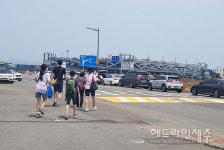 버스도 경유 안하는 성산항 여객터미널...이용자들 찜통더위에 헉, 헉