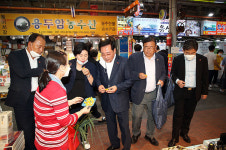 좌남수 의장, 추석 명절 맞이 전통시장 방문