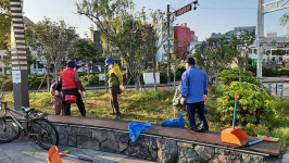 일도1동, 북수구광장 일대 진드기 피해 방지를 위한 제초작업
