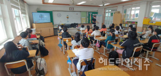 제주도서관, 한 학기 한 권 읽기 작가와의 만남 운영