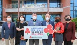 홍승지 유니코안경신제주점 대표, 지역사랑 장학금 전달