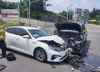 서귀포 안덕서 렌터카 2대 충돌...8명 부상