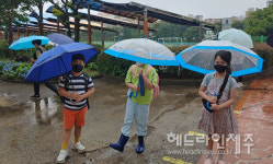 동홍초 전교어린이회장단, 교내 우산 대여소 설치