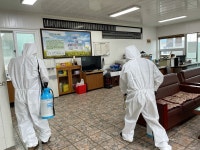 표선면주민자치위원회, 하천리 복지회관 방역 실시