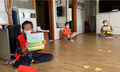 제주원광복지센터, 노인일자리 교육 워크북·여름대비물품 배부