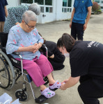 제주영송학교 학생들, 직접 꾸민 슬리퍼 요양원에 기부