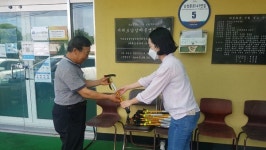[동정] 천지동, 경로당에 어르신지팡이 전달
