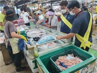 출산물품질평가원 제주지원, 대정오일시장서 가금이력제 홍보