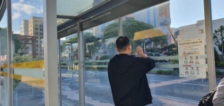 연동주민센터, 버스승차대 불법 광고물 일제 정비