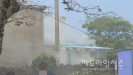 [1보] 제주시 외도동 주택화재...부상 1명