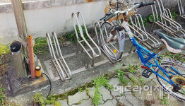 제주 도심거리 자전거 보관소, 관리하는 사람 없나요?
