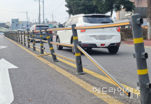 제주, 파손되고 기울어진 중앙분리대...운전자들 아슬아슬