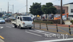 제주, 파손되고 기울어진 중앙분리대...운전자들 아슬아슬