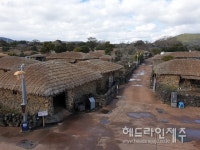[한정희의 행복한 미술] (18) 성읍1리 마을의 날갯짓