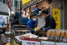 문대림 예비후보, 서귀포 매일올레시장 방문...상권별 맞춤 지원