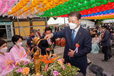 불기 2566년 부처님오신날 봉축법요식 봉행...희망 꽃피는 일상 기원