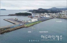 서귀포 해양레저체험센터 공사 현장서, 해녀들 수중 시위...왜?