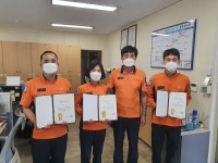 제주 서부소방서 영어교육도시119센터, 소방대원 3명에 하트세이버 인증서 수여