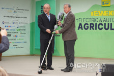 주제주 중국 총영사관, 한‧중 수교 30주년 기념 마라도에 예초기 기증