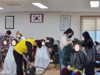 제주용연라이온스클럽, 삼양1동 경로당 미용봉사 실시