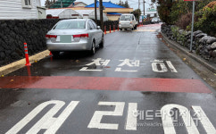 불안한 초등학교 등굣길...불법 주정차에 좁은 인도로 몸살