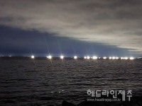 [포토] 불야성 이룬 제주 밤바다...한치 잡이 시작