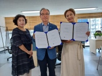 다리아컴퍼니 이은주 대표, 한국자폐인사랑협회 제주지부에 기부금.미술품 전달