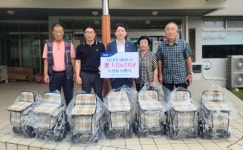 NH농협은행 제주영업부, 표선 세화1리 독거노인에 보행보조기 전달