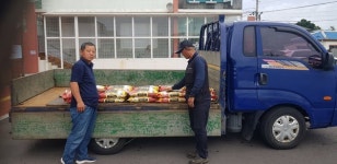 성산포 고물상 박석호 대표, 오조리 마을회에 쌀 기탁