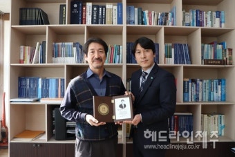 초록우산, 한일 회계사에 그린노블클럽 1억원 완납 기념 헌액패 전달