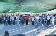 제주 월정 해수욕장에서 펼쳐진 한모살 축제 성황